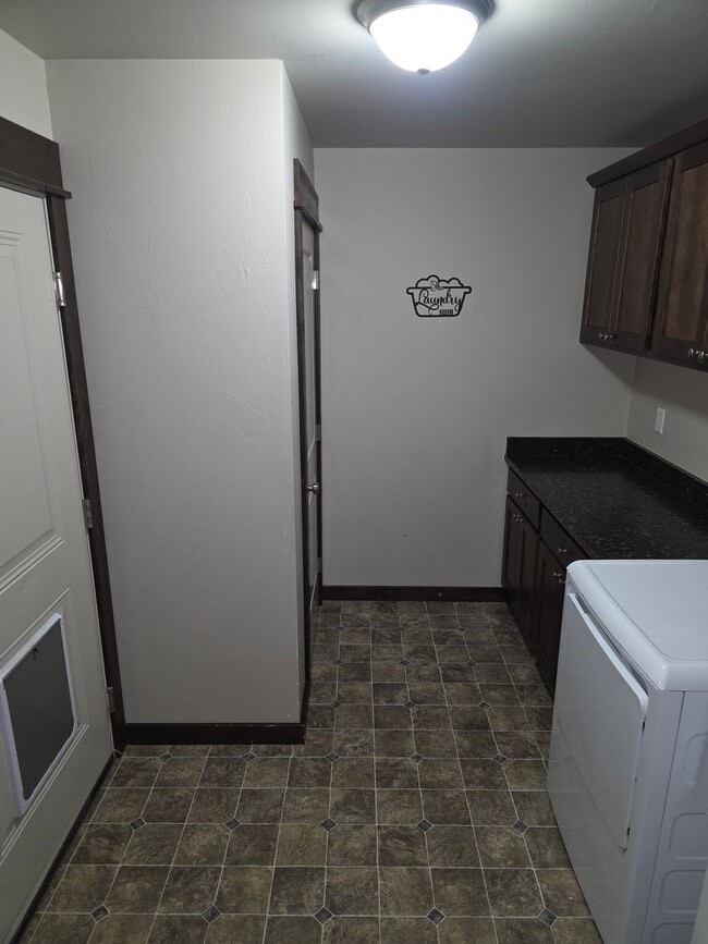 Building Photo - $500 OFF First Month's Rent! Spacious 3BR/2BA Home in Quiet Belgrade Neighborhood with Fenced Bac...