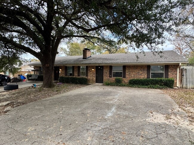 Primary Photo - 8414 Cambridge Rd