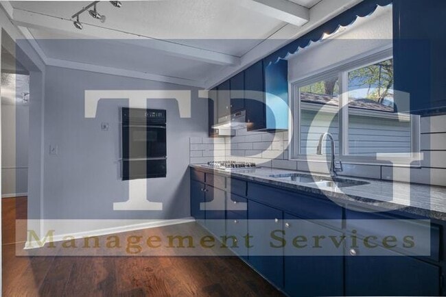 Building Photo - Newly Renovated, Pet Friendly Home in KCMO!