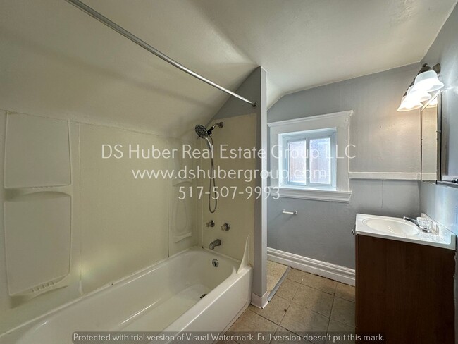 Building Photo - The Perfect 4-bedroom, 2-bathroom house lo...