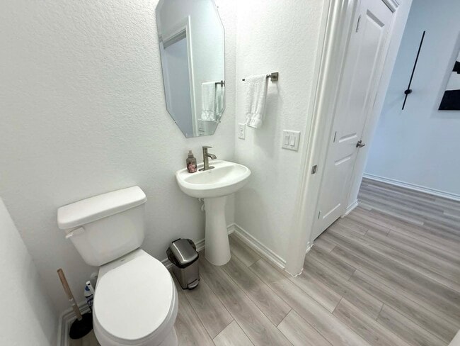 Building Photo - 1301 Tan Gable Ln
