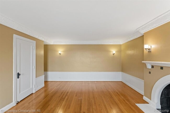 Building Photo - 15 E Kirby St