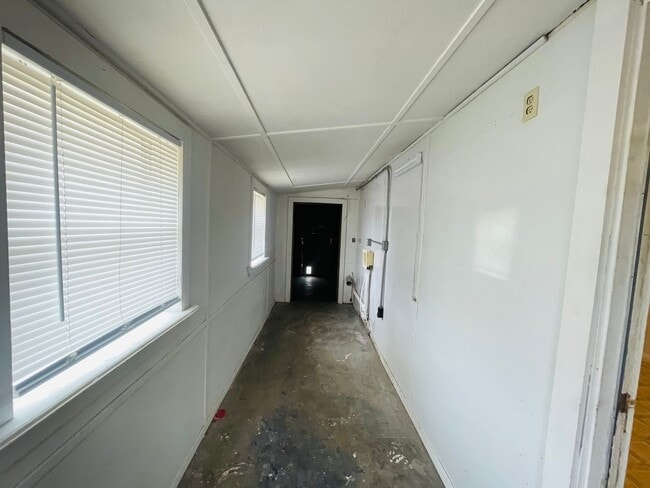 Building Photo - 2BD/1BA