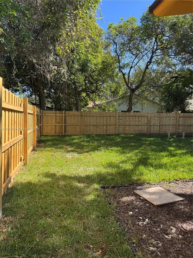 Building Photo - 522 NW 13th Ave