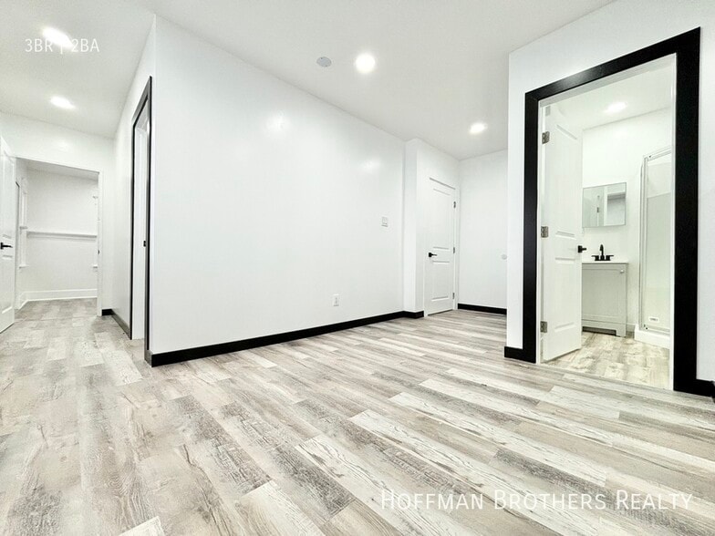 Building Photo - 1518 11th Pl