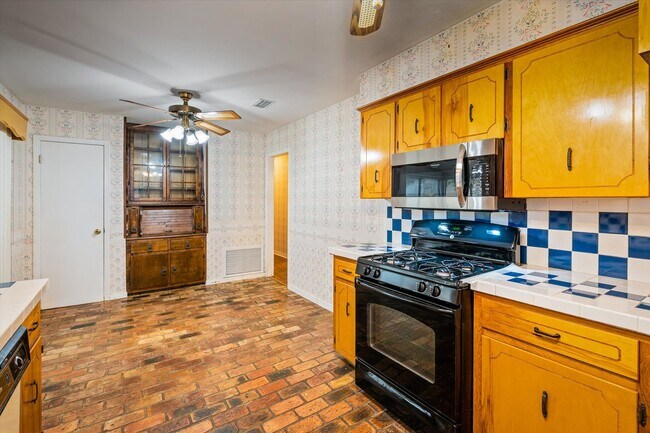 Building Photo - 7300 Cypress Ave