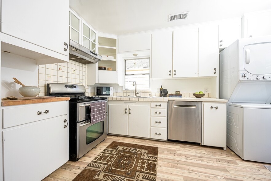 Kitchen - 2213 Arizona Ave
