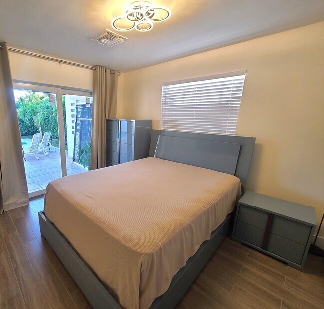 Building Photo - 1320 Arthur St