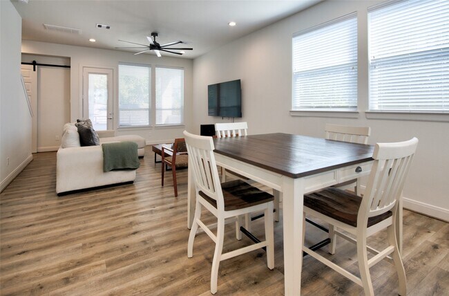 Building Photo - 1909 Maury St