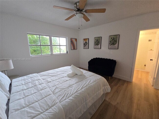 Building Photo - 2424 SE 17th St