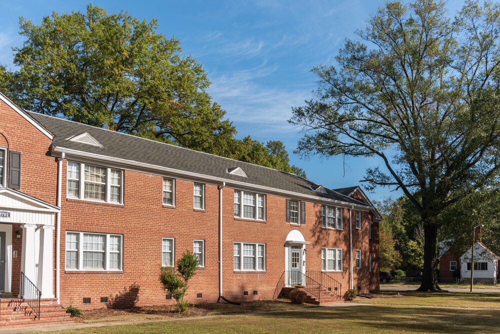 Building Photo - 3704 Chapel Dr