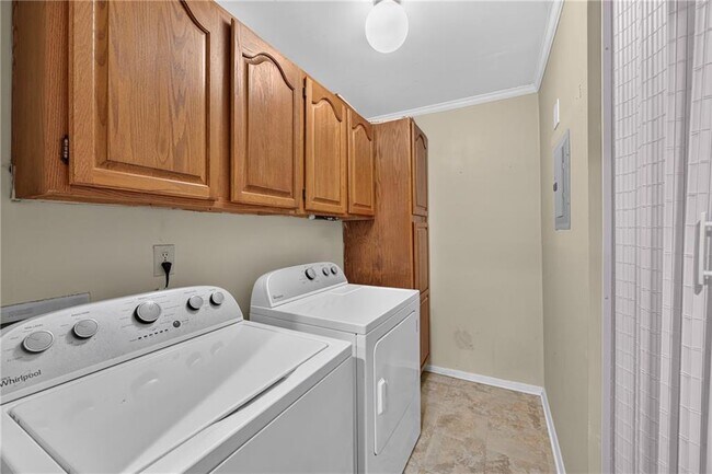 Building Photo - 123 Warm Springs Cir