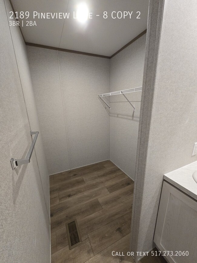 Building Photo - 2189 Pineview Ln