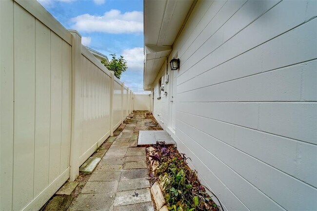 Building Photo - 11424 79th Ave