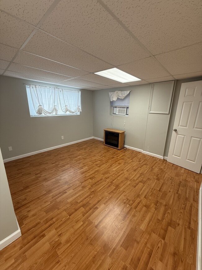 Building Photo - 1710 Greendale Dr NE