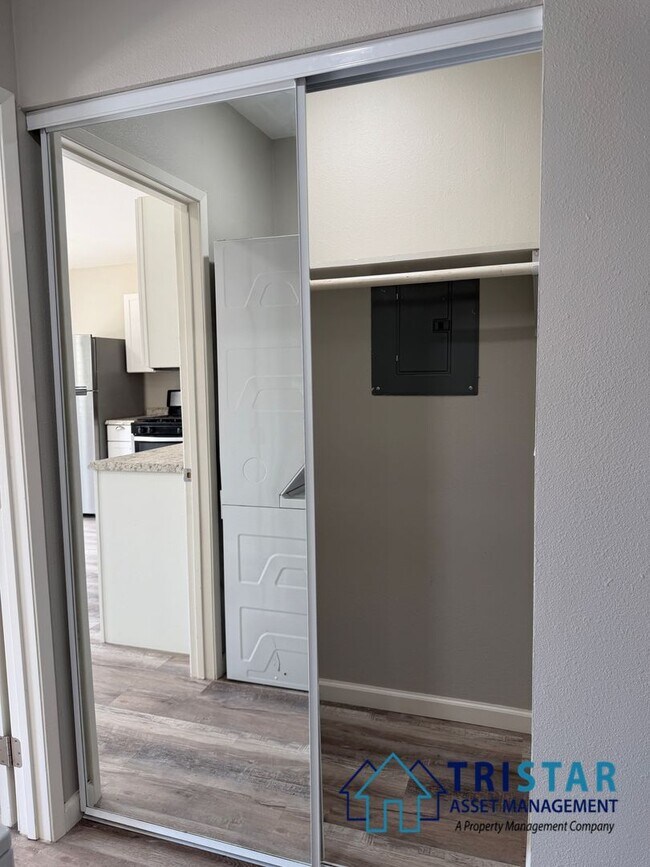 Building Photo - Upgraded 1BD/1BA Apartment in Lakeside, CA - 1/2 Off Move-In Special!