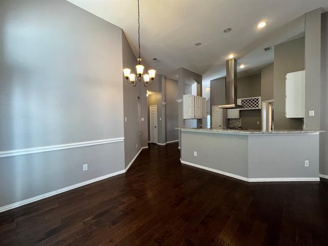 Building Photo - 9811 Cliffside Dr