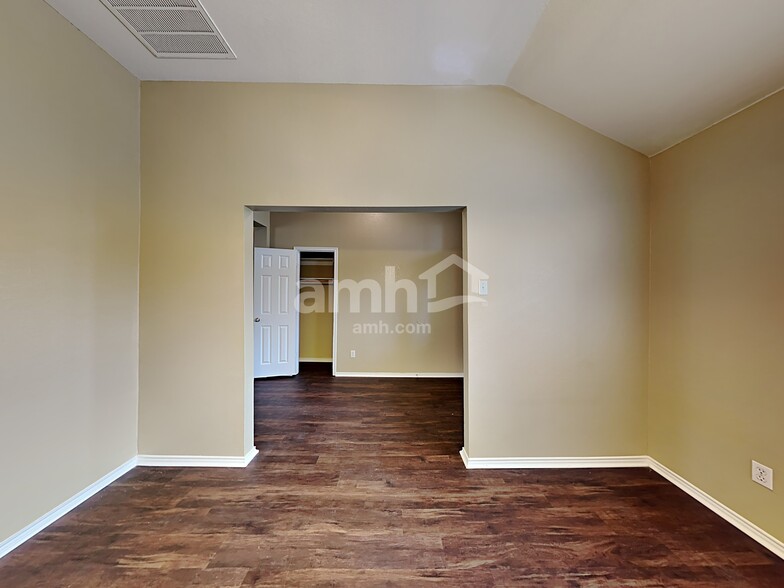 Building Photo - 1606 Windcastle Dr