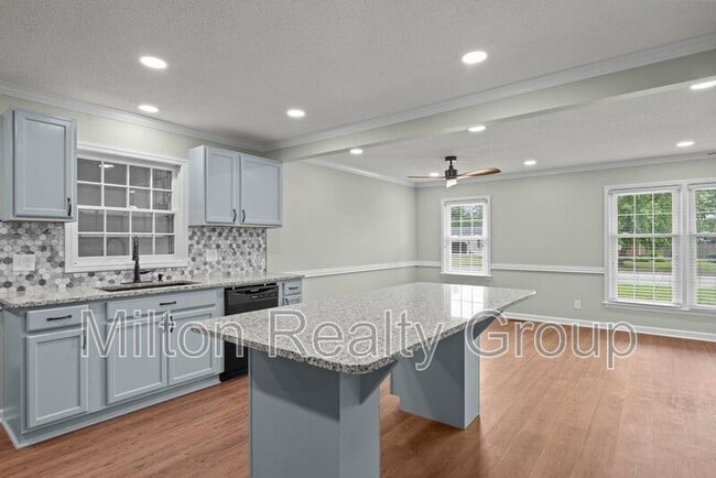 Building Photo - 1505 Fairview St