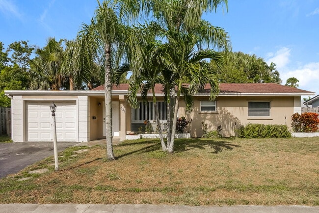 Building Photo - 831 NW 43rd Ave