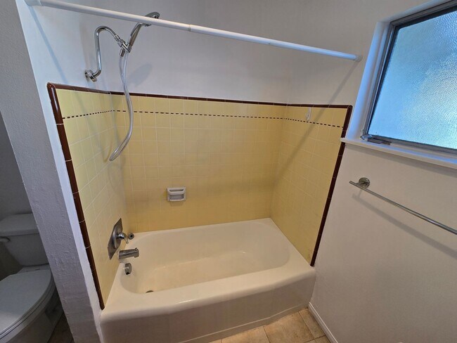 Building Photo - Pacific Beach 2-br House + Garage