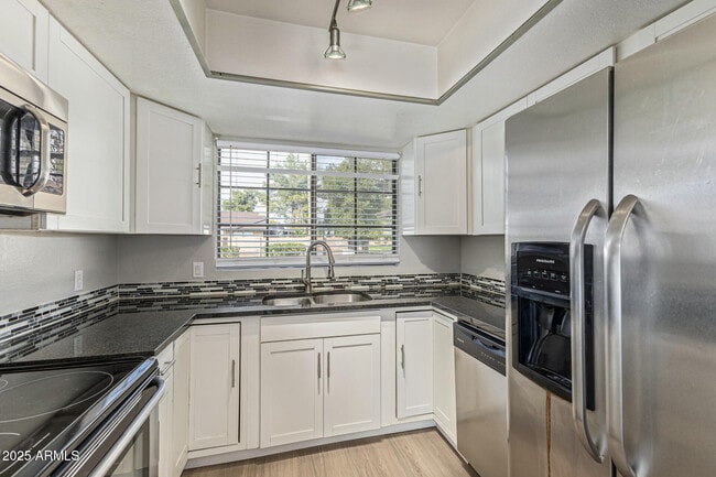 Building Photo - 6605 N 48th Ave