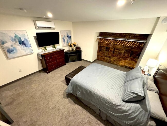 Building Photo - 480 S Salina St