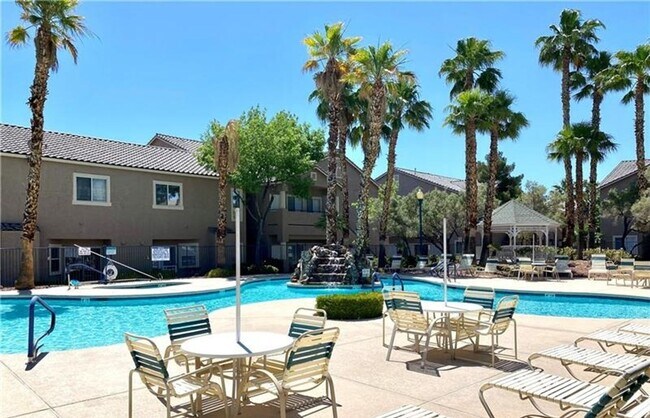 Building Photo - Beautiful, spacious top-floor 2-bedroom, 2-bathroom condo in the Southwest