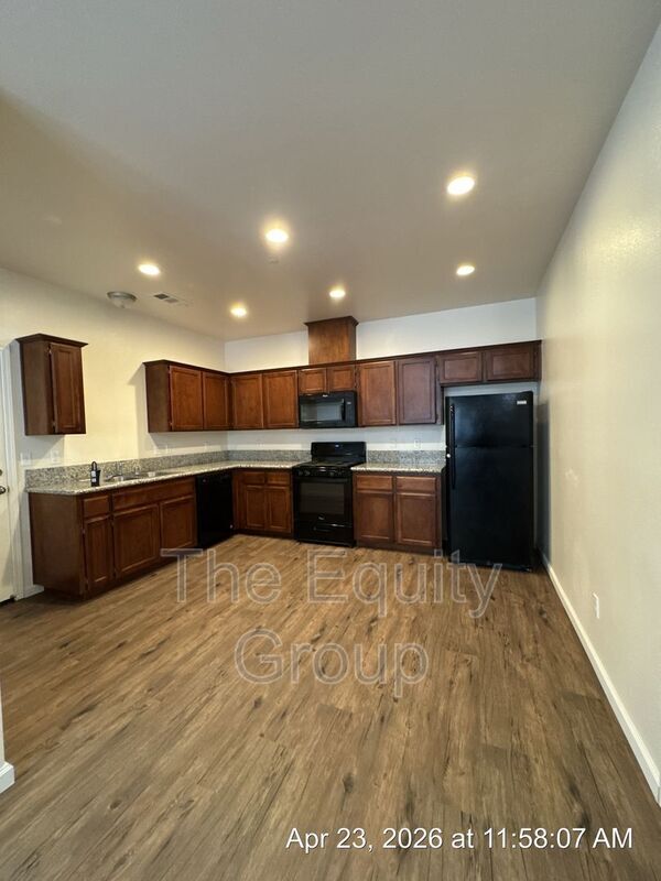 Building Photo - 3500 Villa St