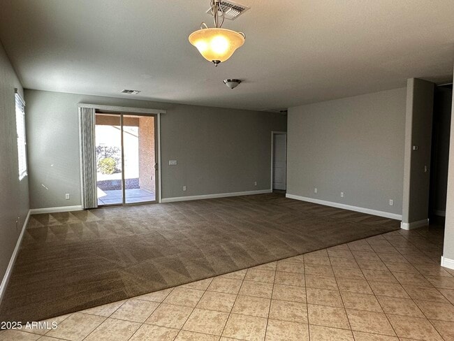 Building Photo - 1686 W Paisley Dr