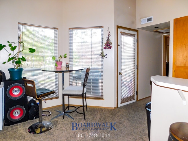 Building Photo - Charming 1-Bedroom Gem