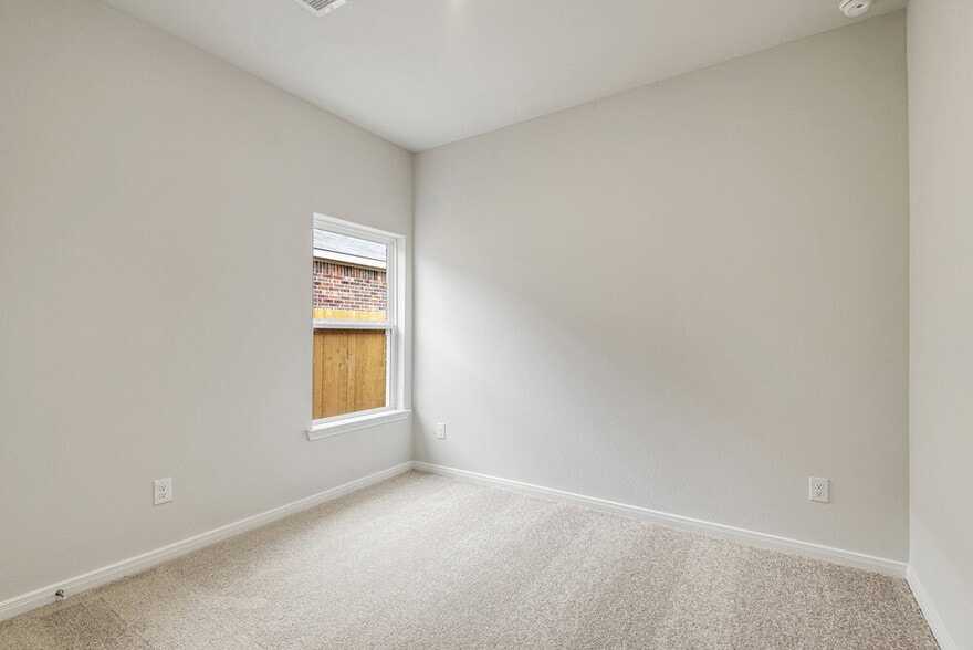 Building Photo - 424 Mustang Trot Dr