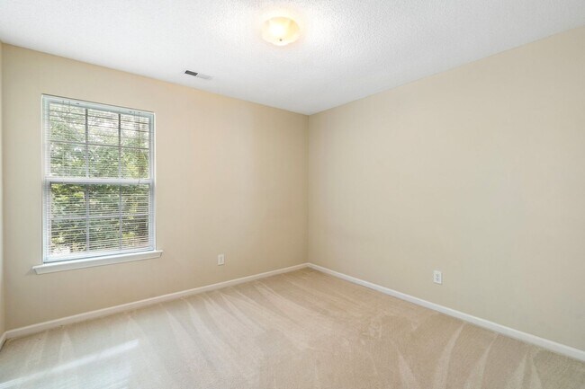 Building Photo - Summerlake Shores