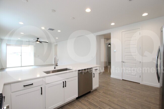 Building Photo - 23097 E Saddle Way