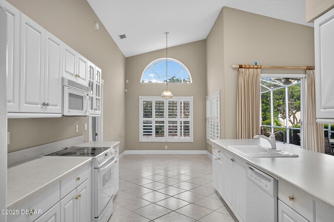 Building Photo - 37 Bay Pointe Dr