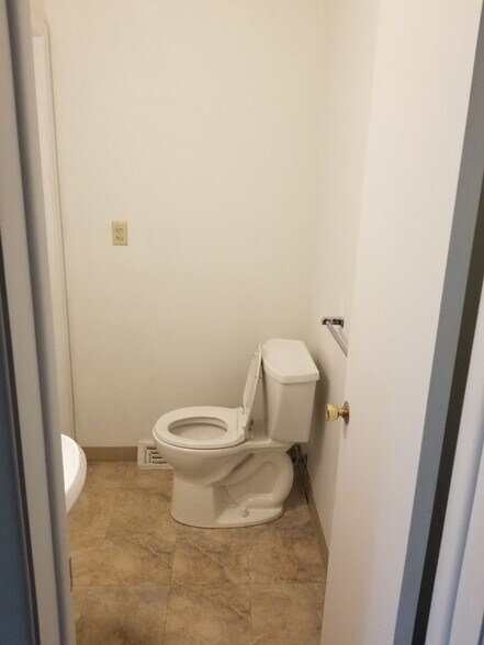 1/2 Bathroom - 2945 Warrensville Center Rd