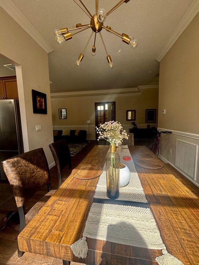 Building Photo - 2333 Waburton Terrace