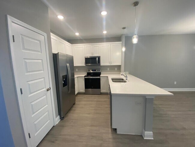 Building Photo - 1007 Skylark Rd