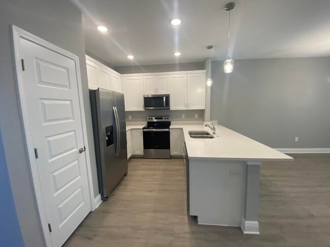 Building Photo - 993 Skylark Rd
