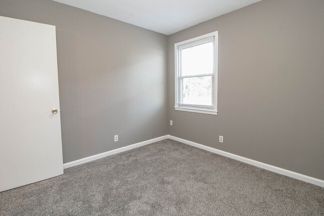 Building Photo - 807 Golf View Pl