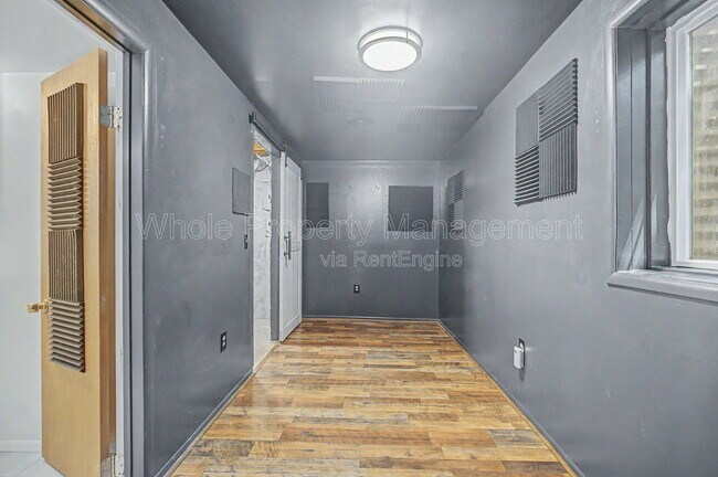 Building Photo - 11604 Community Center Dr