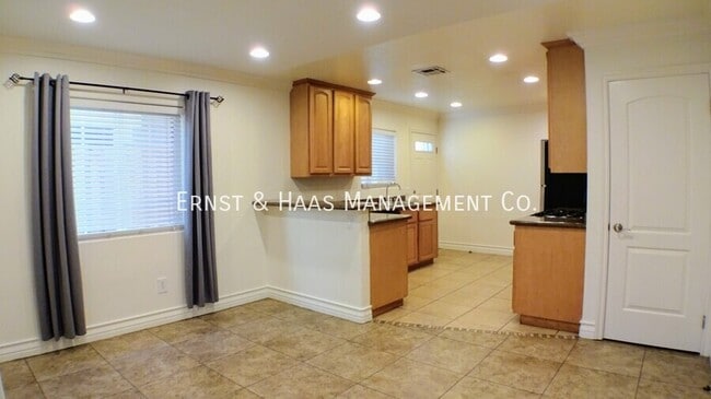 Building Photo - 1148 Termino Ave