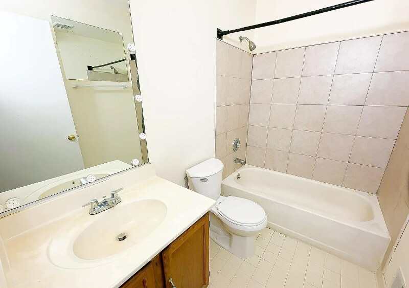 Building Photo - 14649 London Ln