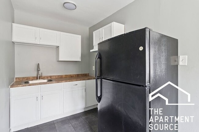 Building Photo - 6228 S Western Ave