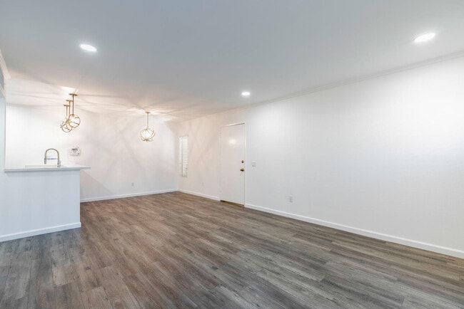 Building Photo - 18350 Hatteras St