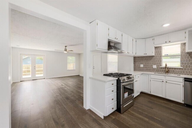 Building Photo - 4905 Harmon Ave