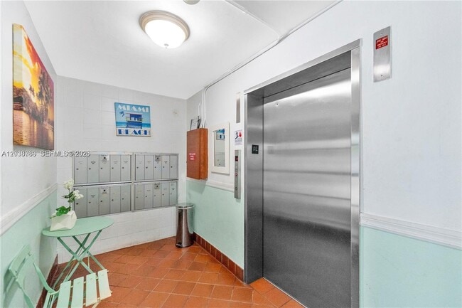 Building Photo - 1418 Collins Ave
