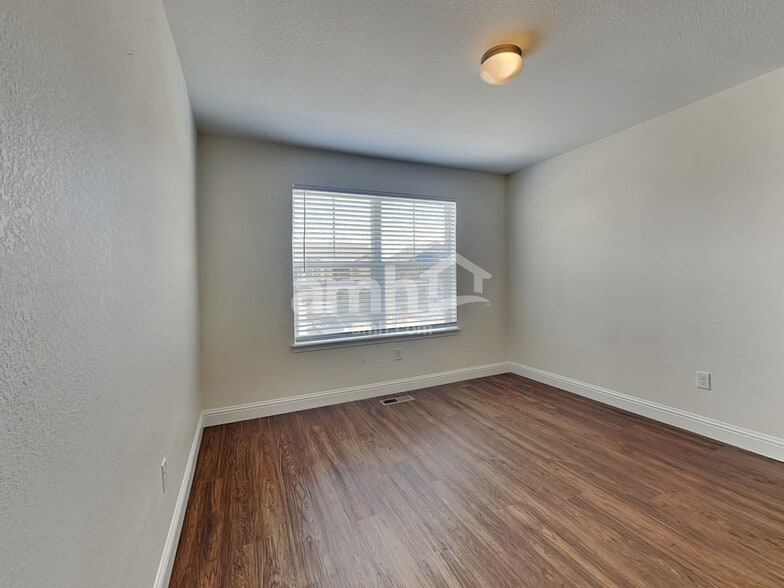 Building Photo - 10187 Dover St