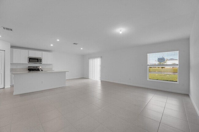 Building Photo - 5936 Mangrove Dr