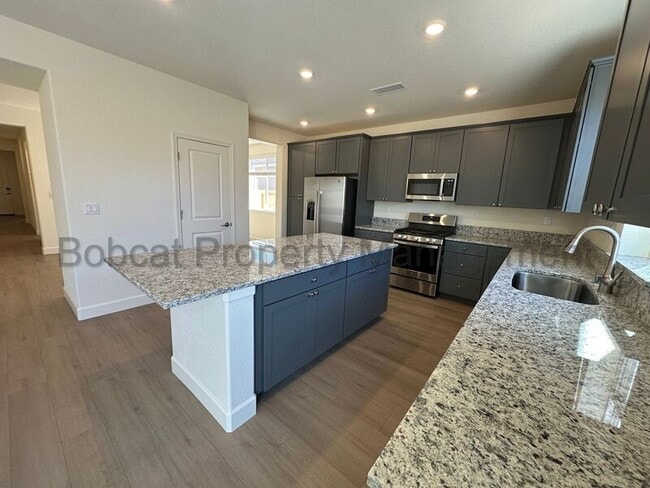 Building Photo - 923 Nelle Dr